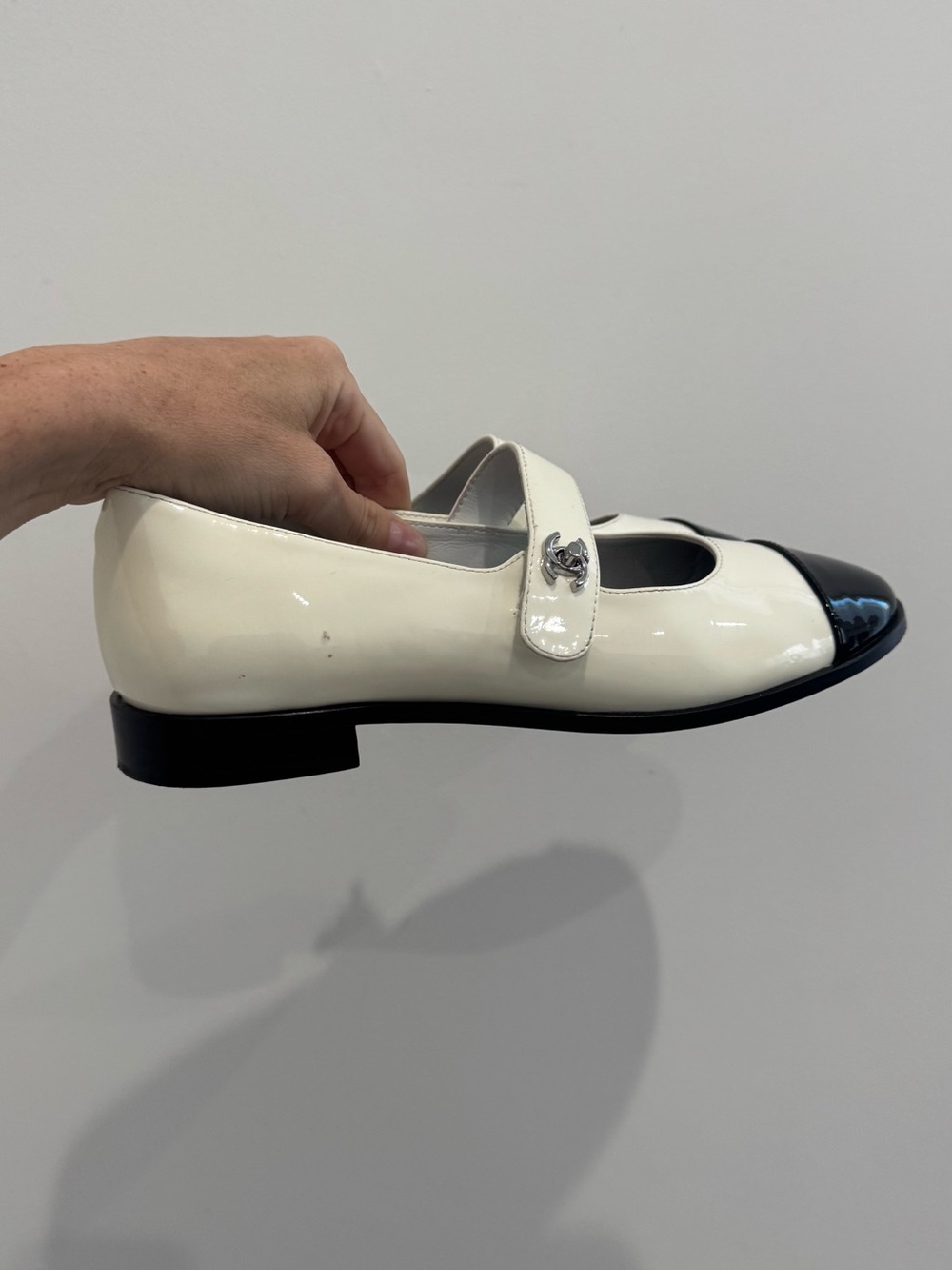 Chanel CC Mary Jane Ballet Flats in White Patent Leather - Picture 5 of 14